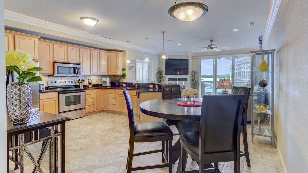 Pristine Lands’ End Condo near the Pool – Boat Docks, Waterpark, Wi-Fi and More!